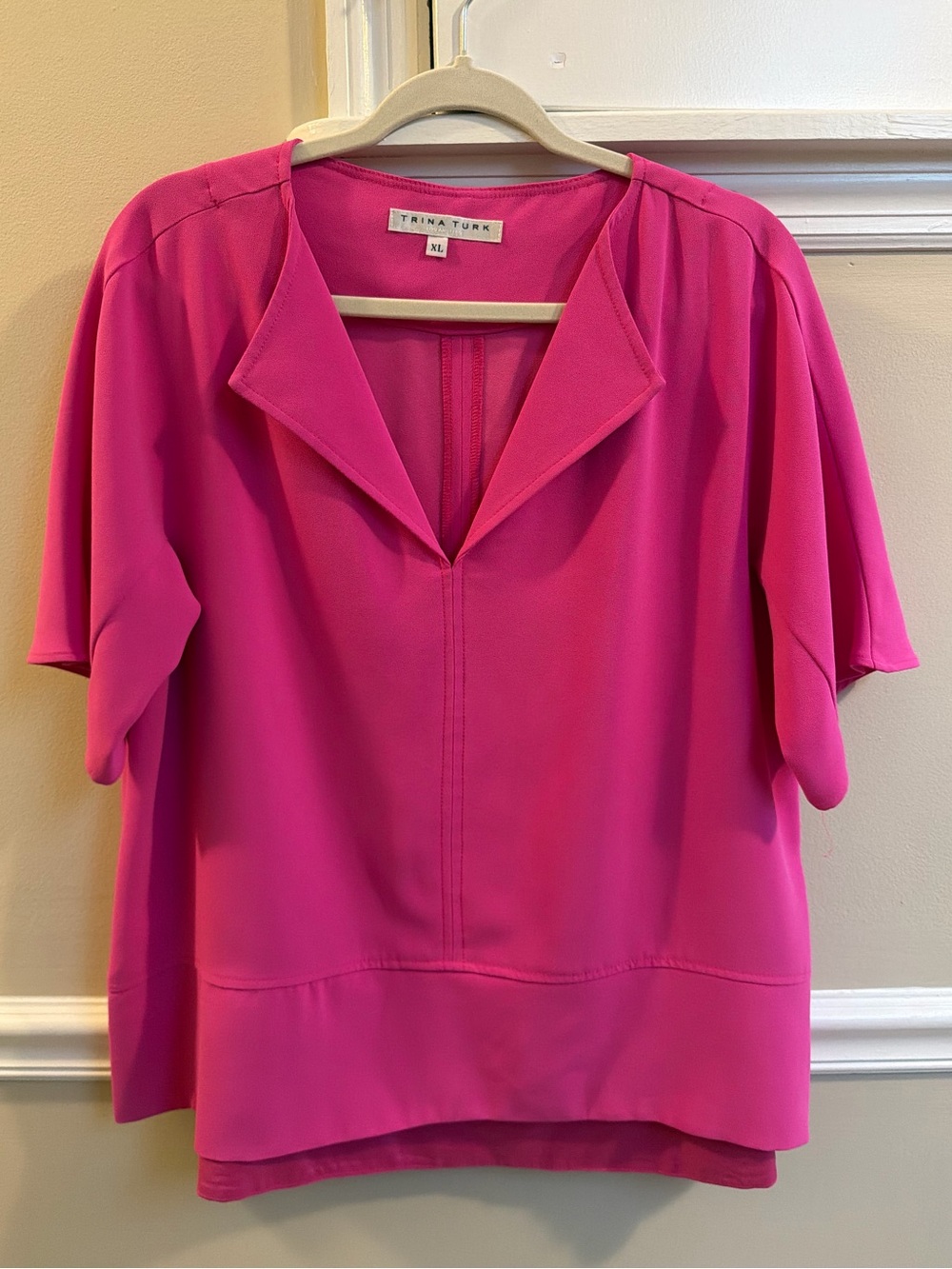 Trina Turk Hot Pink Split V-Neck Short Sleeve Blouse